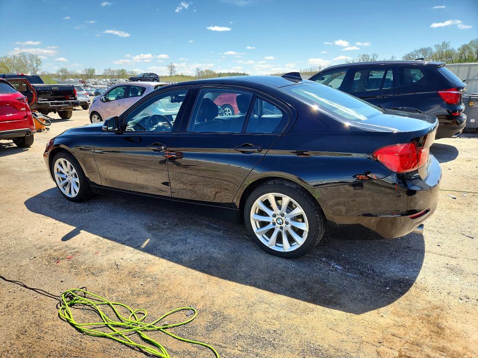 51423076 :رقم المزاد ، WBA3C3G52FNT52416 vin ، 2015 Bmw 320 مزاد بيع