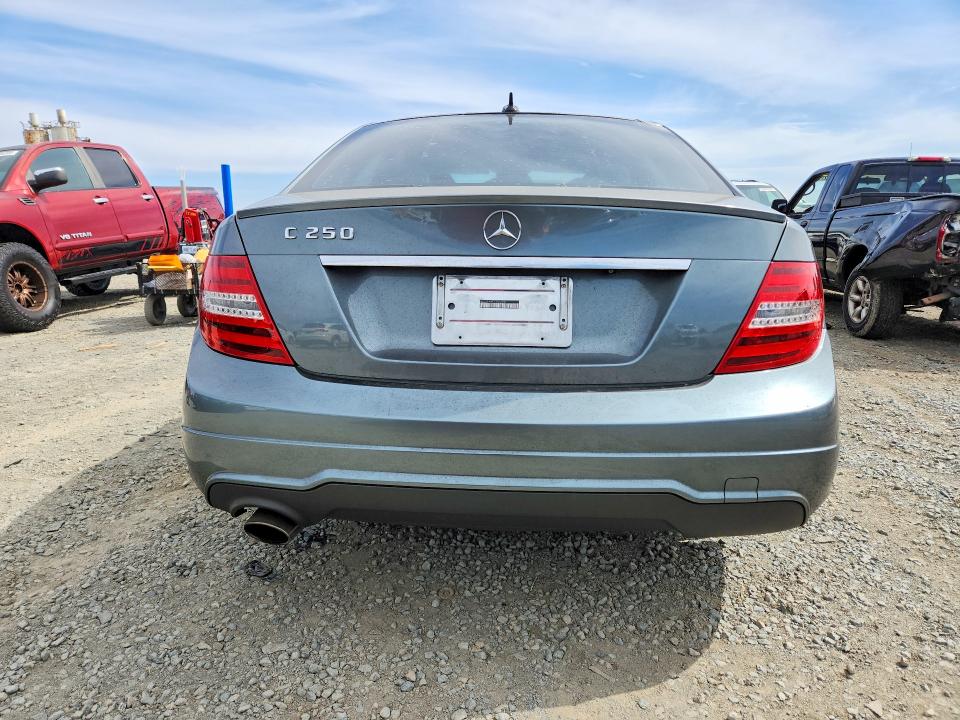 50006816 :رقم المزاد ، WDDGF4HB7CR207937 vin ، 2012 Mercedes-benz C مزاد بيع