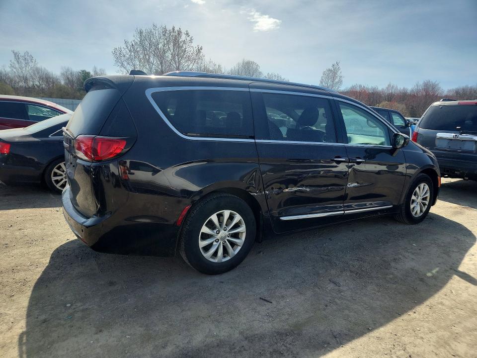 49482696 :رقم المزاد ، 2C4RC1BG2JR126415 vin ، 2018 Chrysler Pacifica مزاد بيع