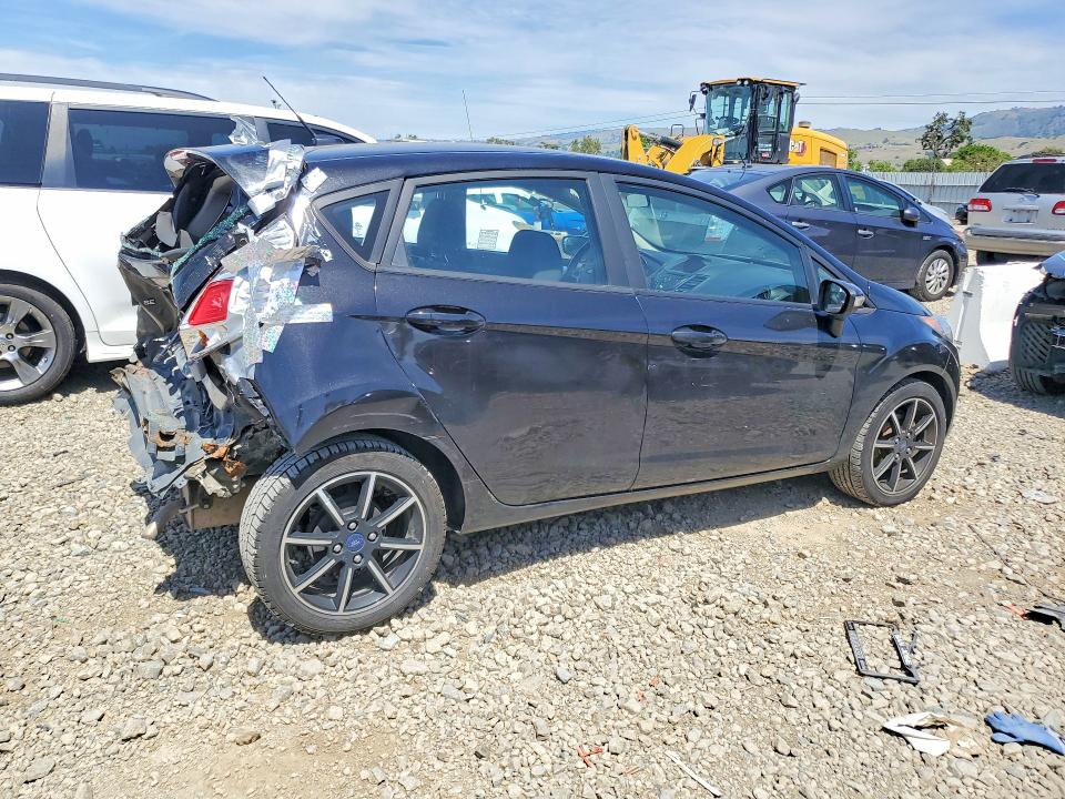 49575386 :رقم المزاد ، 3FADP4EJ2FM221228 vin ، 2015 Ford Fiesta مزاد بيع