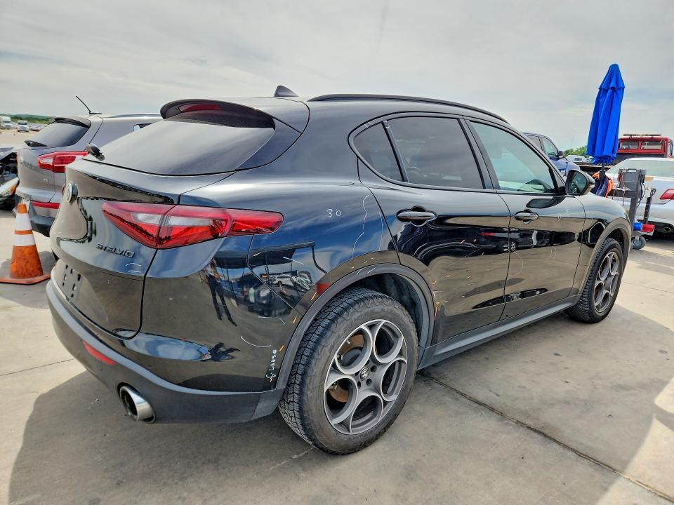 49682246 :رقم المزاد ، ZASPAJAN5M7D12217 vin ، 2021 Alfa Romeo Stelvio مزاد بيع