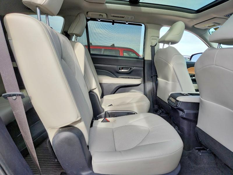 50311336 :رقم المزاد ، 5TDAAAB52SS104067 vin ، 2025 Toyota Grand Highlander مزاد بيع