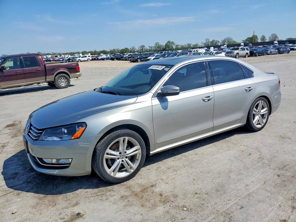 49130476 :رقم المزاد ، 1VWCN7A33DC092092 vin ، 2013 Volkswagen Passat مزاد بيع