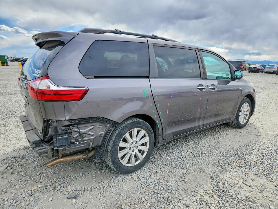 50899566 :رقم المزاد ، 5TDDZ3DC8HS170841 vin ، 2017 Toyota Sienna مزاد بيع