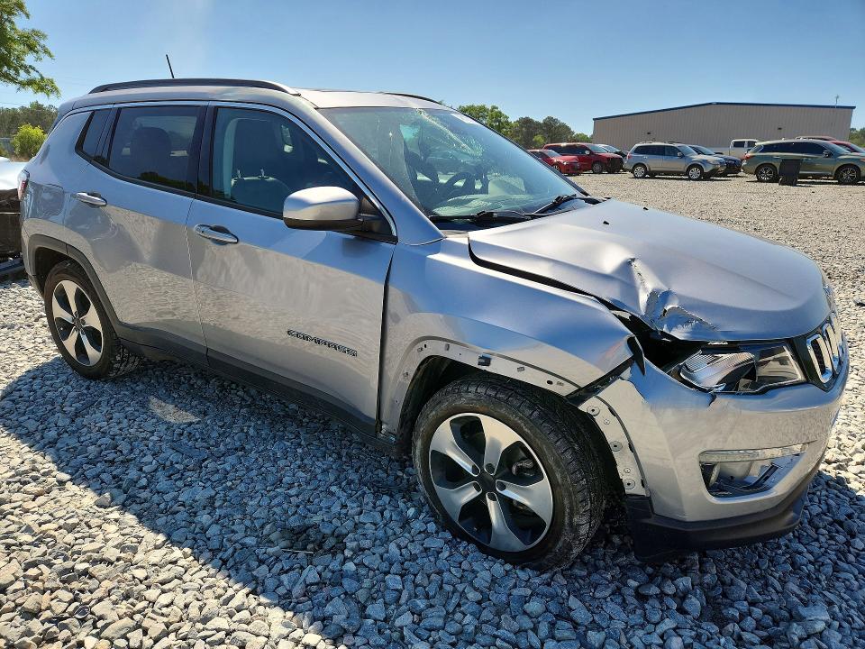48189166 :رقم المزاد ، 3C4NJCBB8JT105716 vin ، 2018 Jeep Compass مزاد بيع