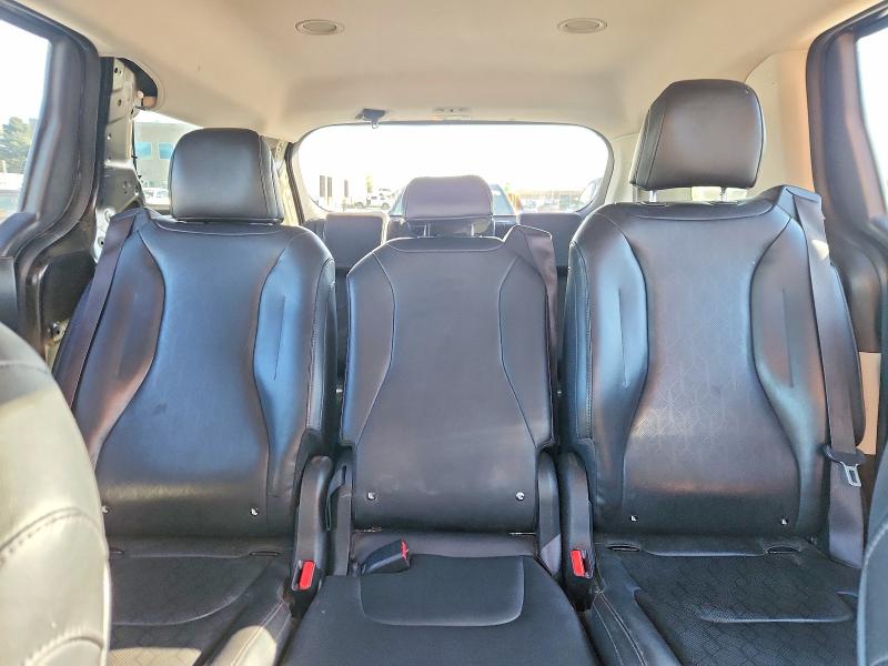 Продаж на аукціоні авто 2022 Kia Carnival, vin: KNDNB4H38N6132532, номер лоту: 49118156