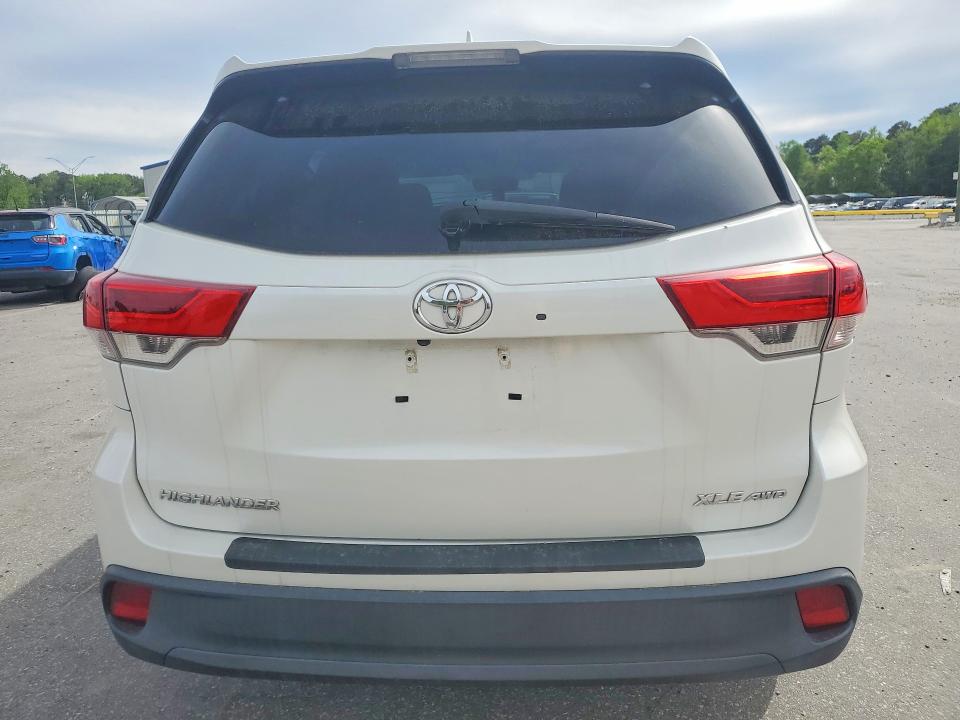 Продажа на аукционе авто 2018 Toyota Highlander Xle Awd, vin: 5TDJZRFH0JS543083, номер лота: 48591806