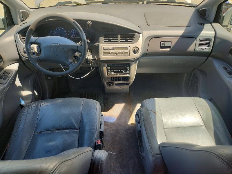 49633176 :رقم المزاد ، 4T3ZF13C92U469829 vin ، 2002 Toyota Sienna مزاد بيع