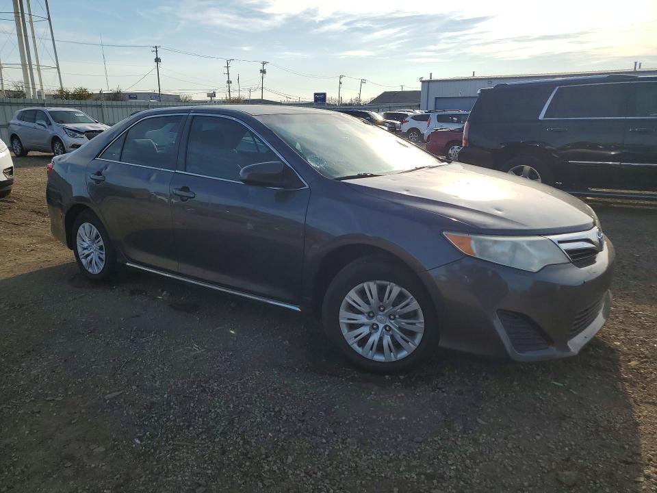 49051256 :رقم المزاد ، 4T4BF1FK2ER433245 vin ، 2014 Toyota Camry مزاد بيع