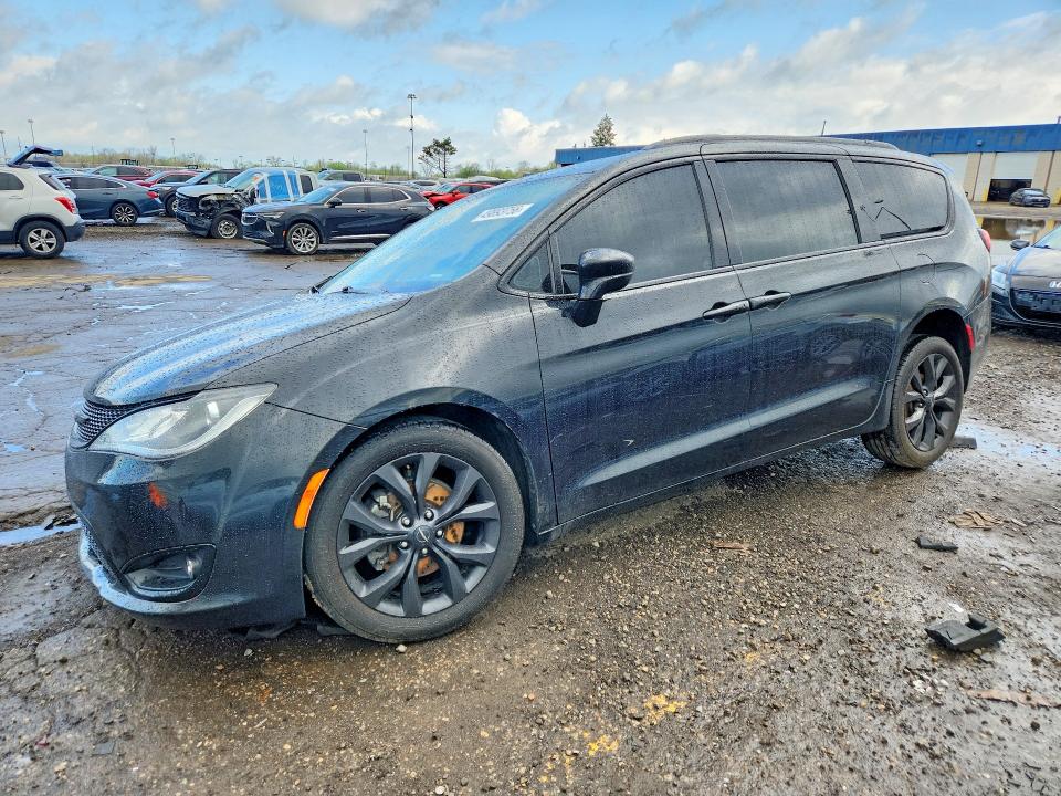2018 Chrysler Pacifica მანქანა იყიდება აუქციონზე, vin: 2C4RC1EG1JR237579, აუქციონის ნომერი: 49893756