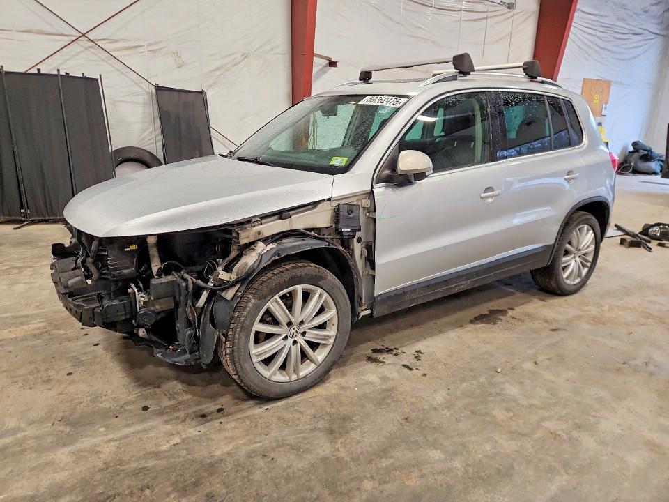 2013 Volkswagen Tiguan მანქანა იყიდება აუქციონზე, vin: WVGBV3AX9DW563697, აუქციონის ნომერი: 50262476