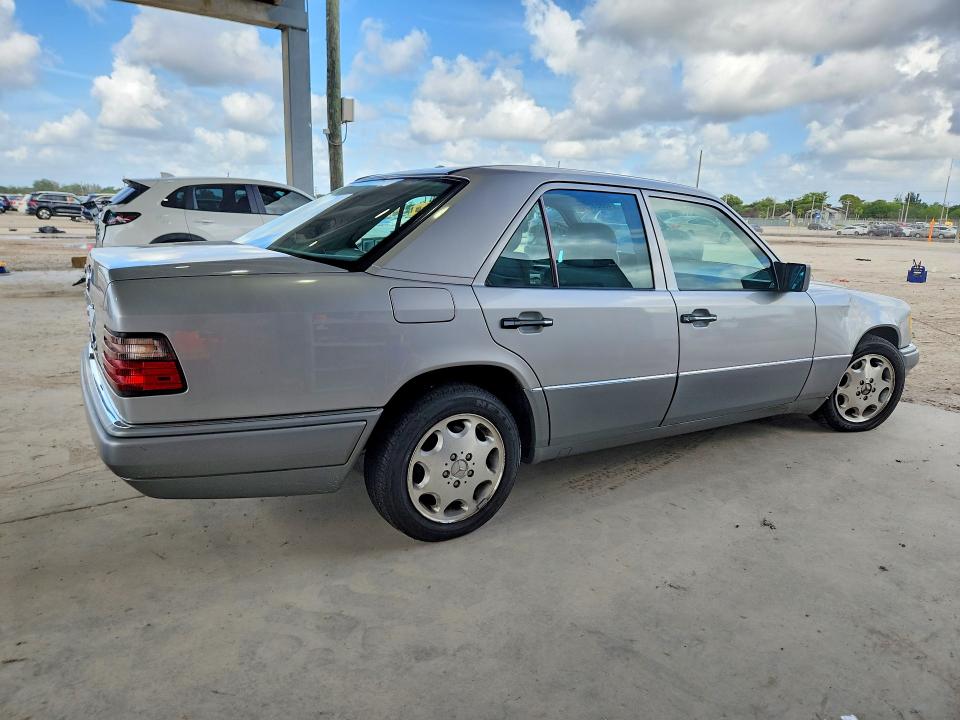 Продажа на аукционе авто 1995 Mercedes Benz E, vin: WDBEA32E1SC212130, номер лота: 46623296