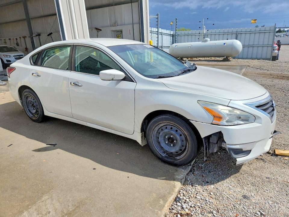 2015 Nissan Altima მანქანა იყიდება აუქციონზე, vin: 1N4AL3AP5FN392841, აუქციონის ნომერი: 51247486