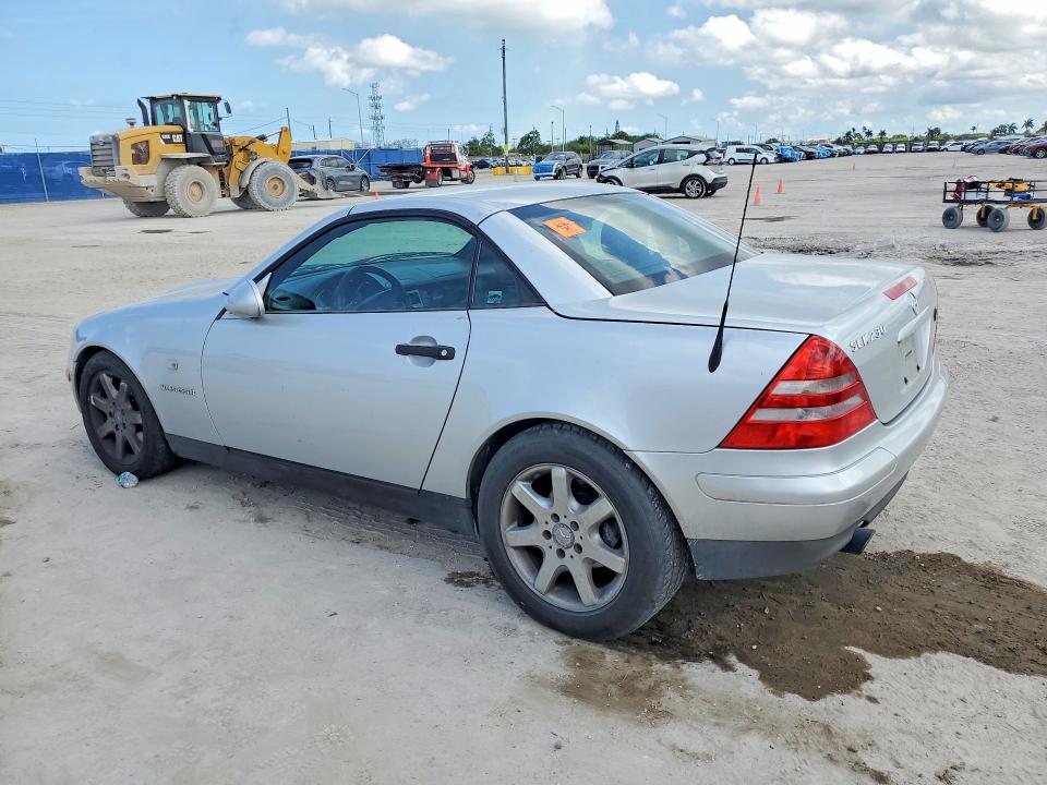 51835986 :رقم المزاد ، WDBKK47F4YF163147 vin ، 2000 Mercedes-benz Slk مزاد بيع