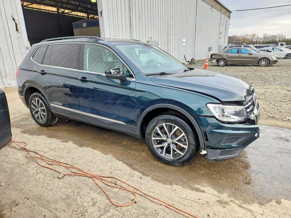 Продаж на аукціоні авто 2018 Volkswagen Tiguan, vin: 3VV2B7AX7JM200767, номер лоту: 49771056