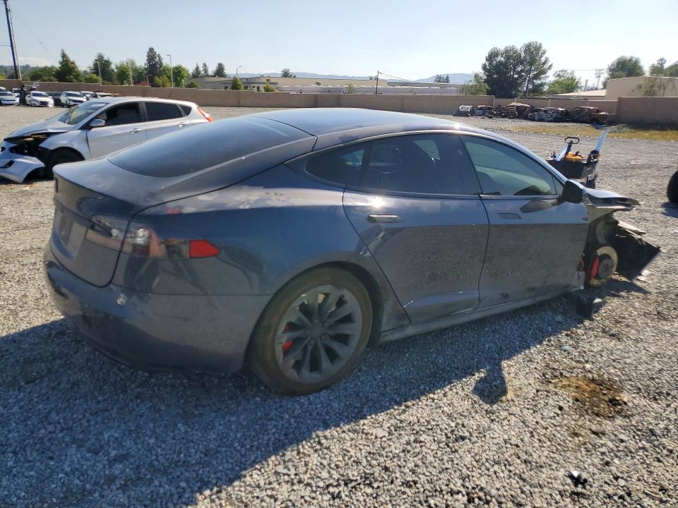 49656526 :رقم المزاد ، 5YJSA1E27JF242566 vin ، 2018 Tesla Model S مزاد بيع