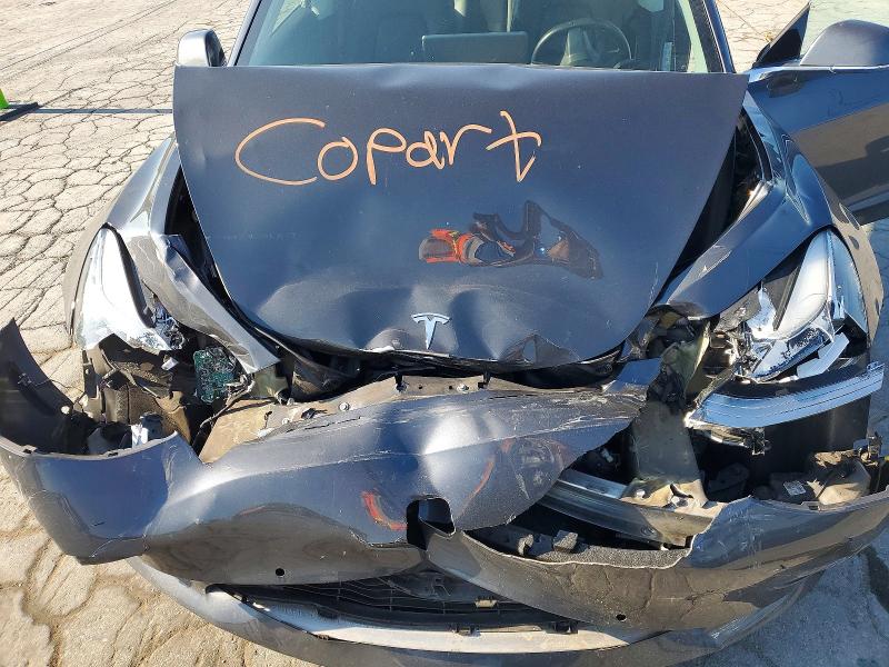 48826116 :رقم المزاد ، 5YJ3E1EB9JF077192 vin ، 2018 Tesla Model 3 مزاد بيع