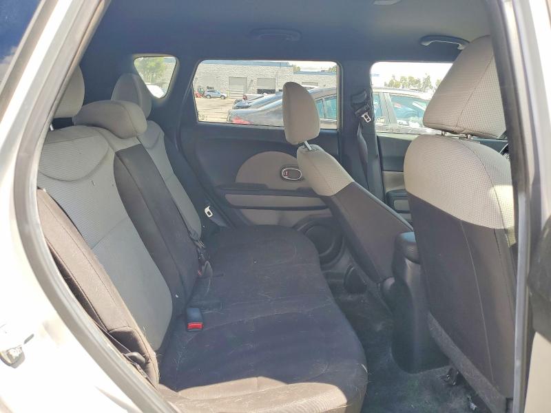 49708006 :رقم المزاد ، KNDJN2A26F7799431 vin ، 2015 Kia Soul مزاد بيع