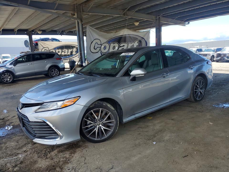 49747486 :رقم المزاد ، 4T1F31AK8NU599748 vin ، 2022 Toyota Camry مزاد بيع