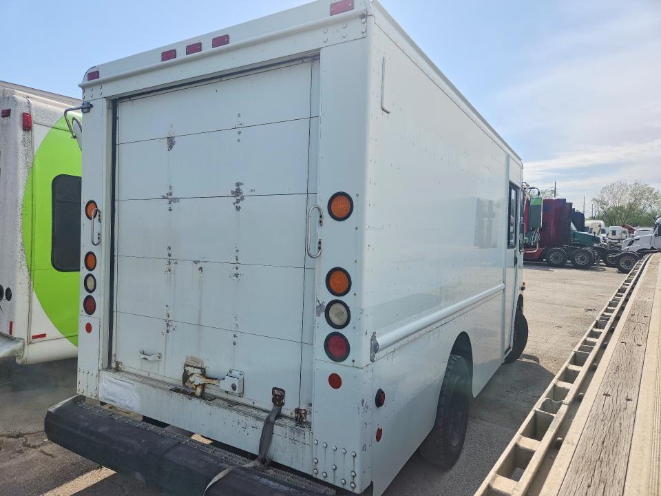 50408806 :رقم المزاد ، 5B4KP42Y123339243 vin ، 2001 Workhorse Forward Control Chassis مزاد بيع