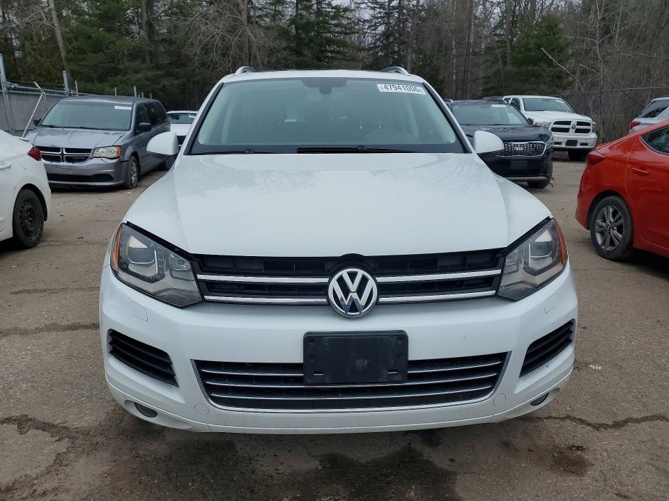 47941006 :رقم المزاد ، WVGEF9BP5ED003586 vin ، 2014 Volkswagen Touareg مزاد بيع