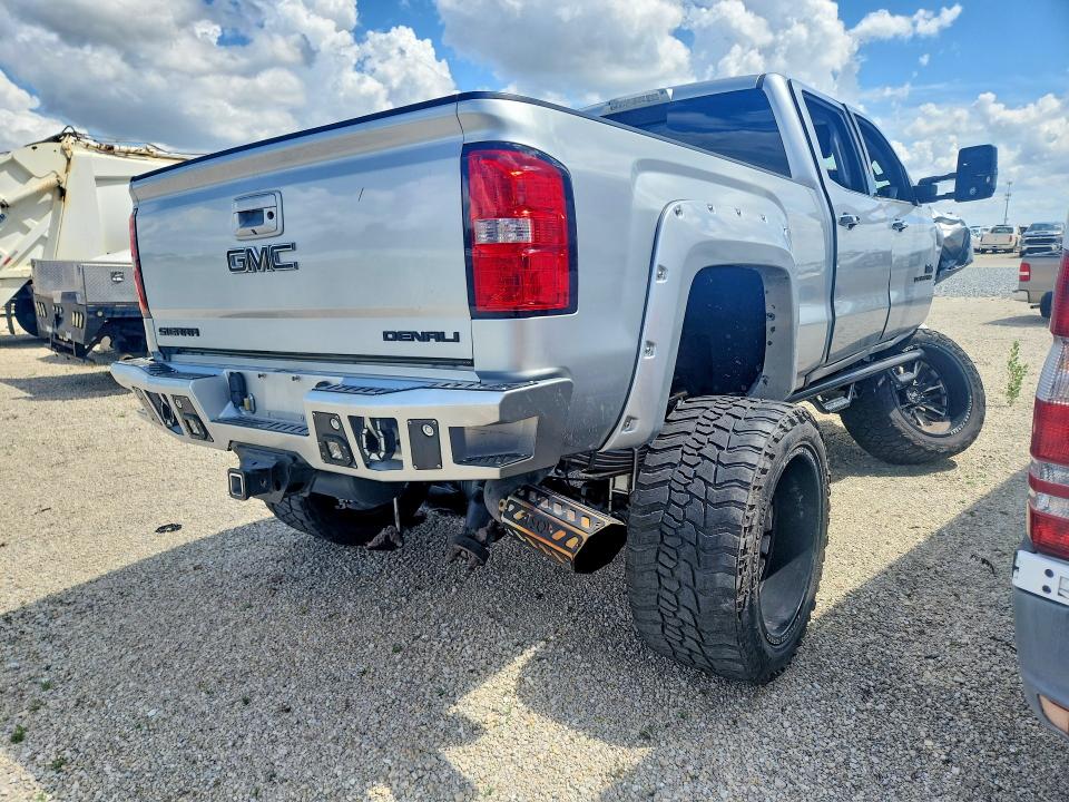 53294266 :رقم المزاد ، 1GT12UEY2JF133071 vin ، 2018 Gmc Sierra مزاد بيع