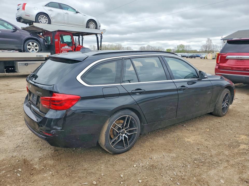 51620776 :رقم المزاد ، WBA8K3C50JA483620 vin ، 2018 Bmw 330 مزاد بيع