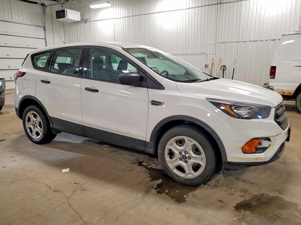 2018 Ford Escape მანქანა იყიდება აუქციონზე, vin: 1FMCU0F76JUD21438, აუქციონის ნომერი: 51715186