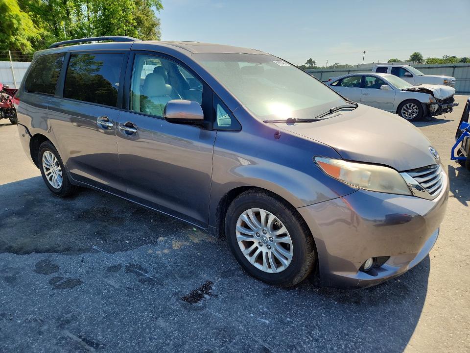 50559486 :رقم المزاد ، 5TDYK3DC6ES518024 vin ، 2014 Toyota Sienna مزاد بيع