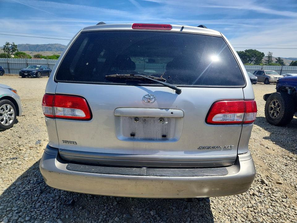 49633176 :رقم المزاد ، 4T3ZF13C92U469829 vin ، 2002 Toyota Sienna مزاد بيع