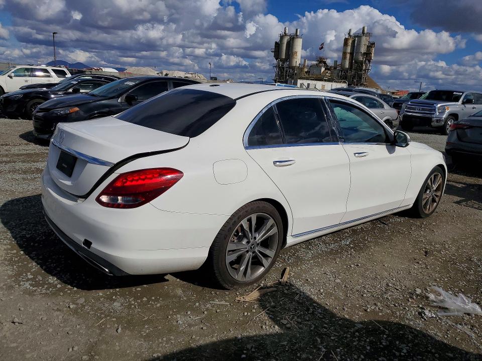 50001246 :رقم المزاد ، 55SWF4JB2JU257520 vin ، 2018 Mercedes-benz C مزاد بيع