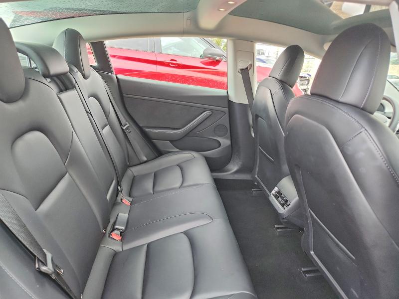 50683996 :رقم المزاد ، 5YJ3E1EAXNF372878 vin ، 2022 Tesla Model 3 مزاد بيع