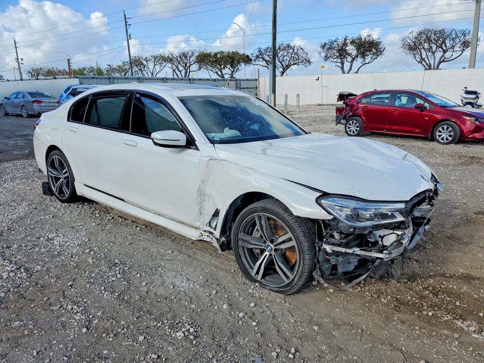 2017 Bmw 750 მანქანა იყიდება აუქციონზე, vin: WBA7F2C53HG421985, აუქციონის ნომერი: 48808776
