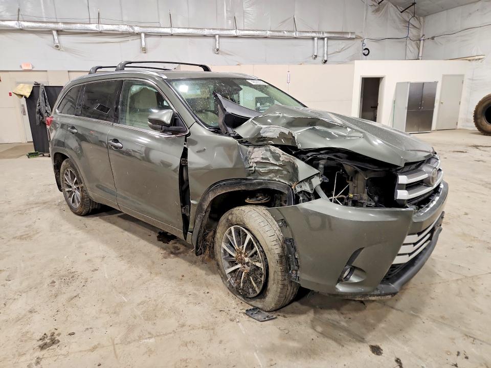 2017 Toyota Highlander მანქანა იყიდება აუქციონზე, vin: 5TDJZRFH0HS379098, აუქციონის ნომერი: 48583036