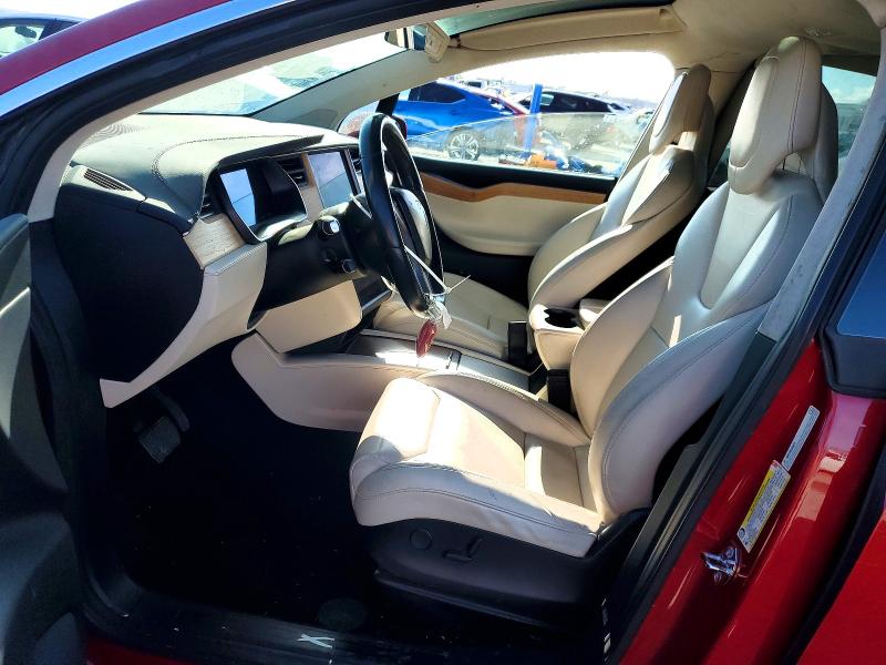 48927946 :رقم المزاد ، 5YJXCBE25JF122139 vin ، 2018 Tesla Model X مزاد بيع