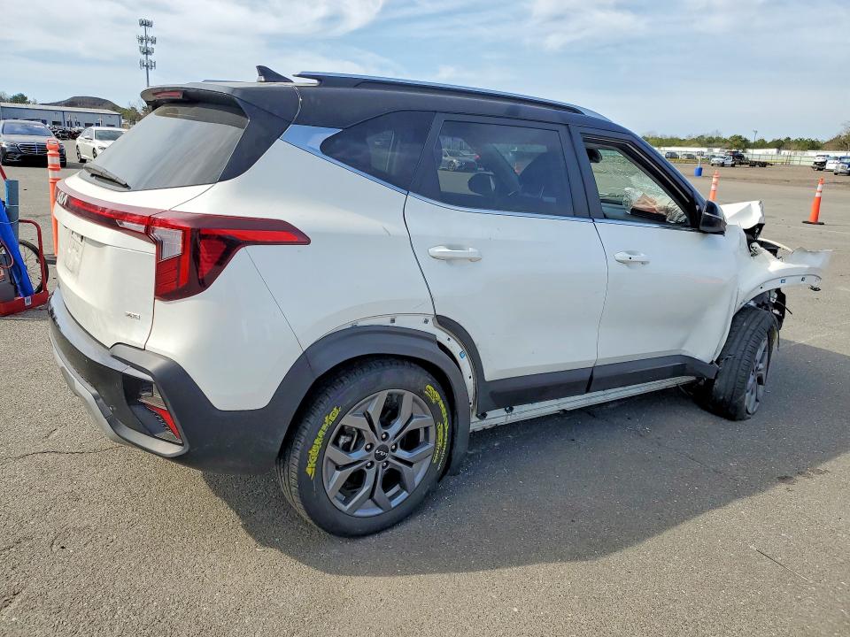Продажа на аукционе авто 2024 Kia Seltos, vin: KNDEUCAAXR7536879, номер лота: 49699336