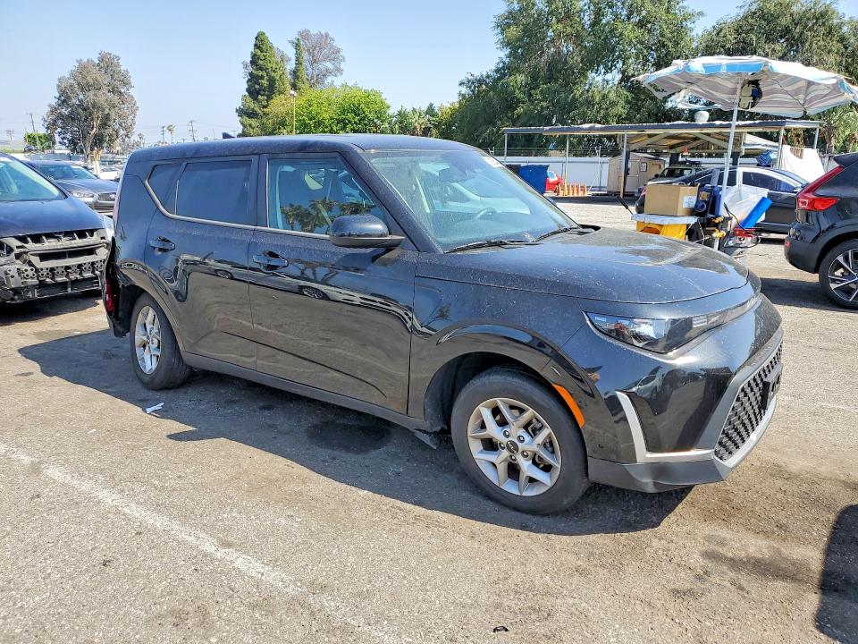 50950546 :رقم المزاد ، KNDJ23AU3P7884650 vin ، 2023 Kia Soul مزاد بيع