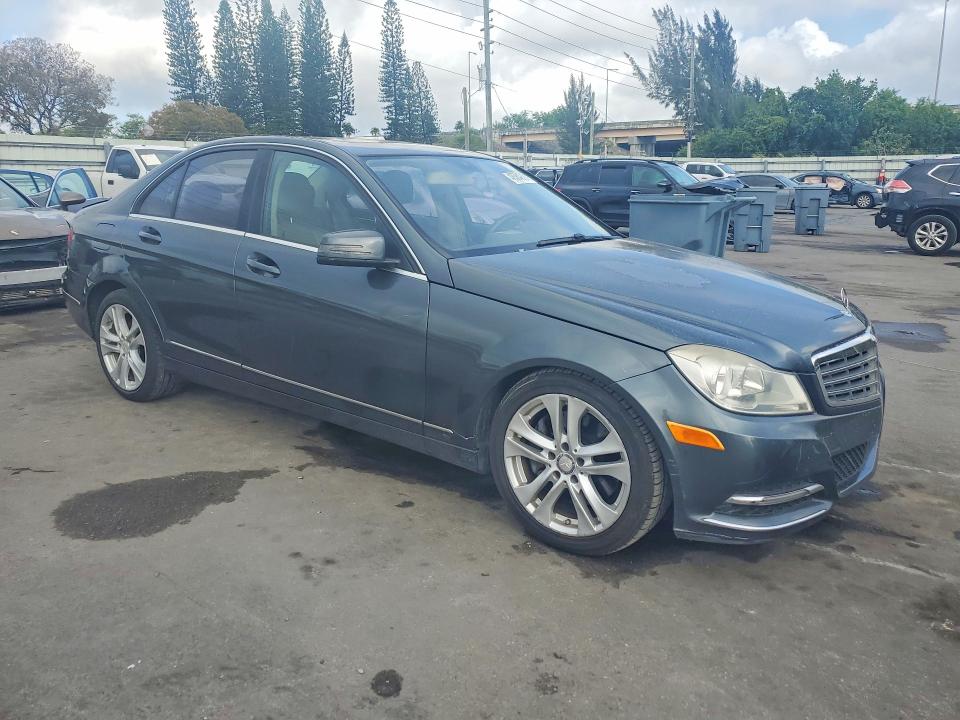 48584916 :رقم المزاد ، WDDGF8AB2ER302913 vin ، 2014 Mercedes-benz C مزاد بيع