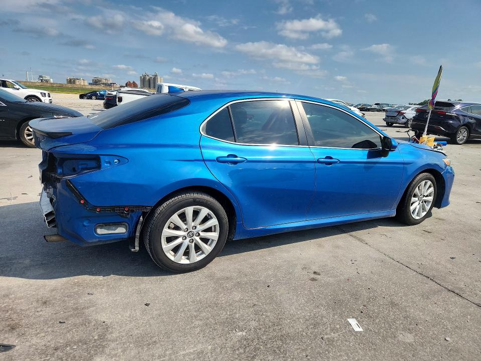 51709566 :رقم المزاد ، 4T1B11HK3KU255766 vin ، 2019 Toyota Camry مزاد بيع