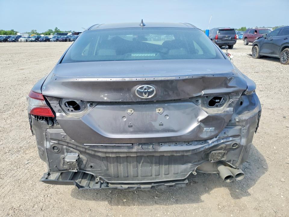 51509896 :رقم المزاد ، 4T1G11AK5NU711318 vin ، 2022 Toyota Camry مزاد بيع