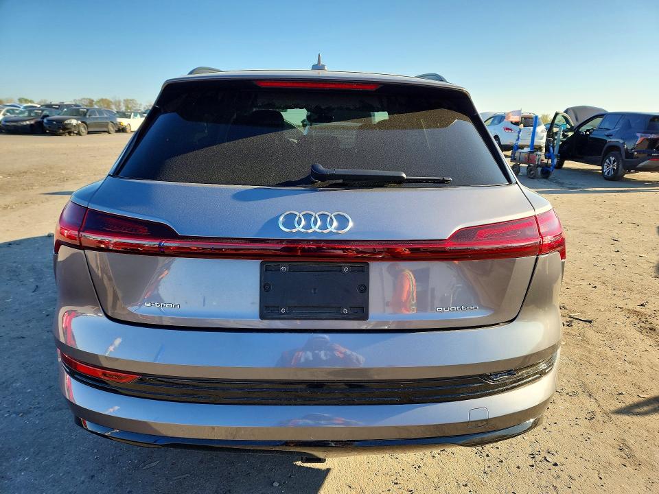 Aukcja sprzedaży 2021 Audi E-tron, vin: WA1LAAGEXMB010704, numer aukcji: 49129056