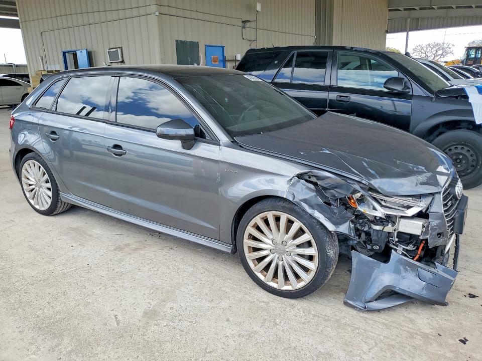 Продажа на аукционе авто 2017 Audi A3, vin: WAUUPBFF1HA103953, номер лота: 49406696