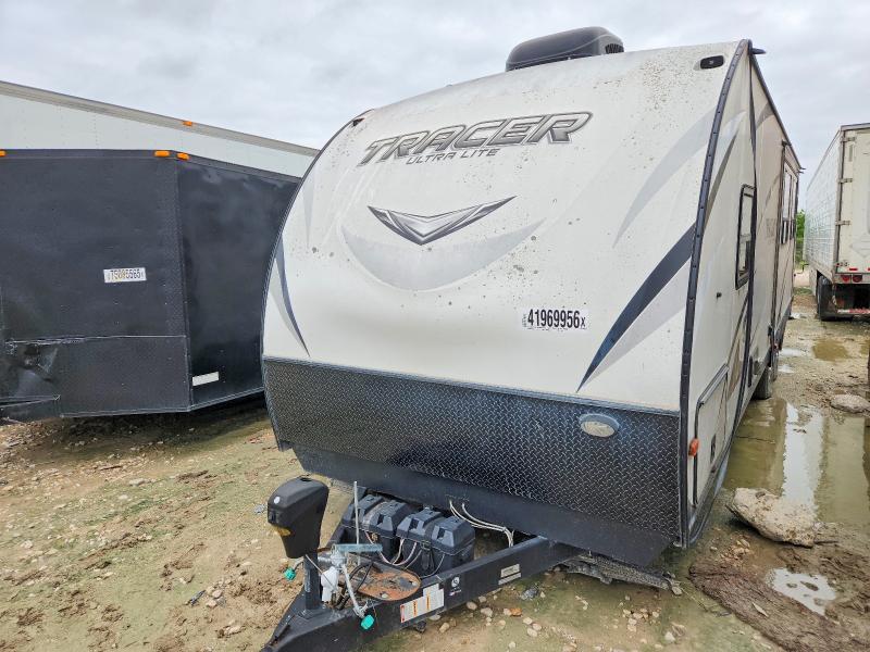41969956 :رقم المزاد ، 5ZT2TRXB8HB511949 vin ، 2017 Tracker Ultra Lite مزاد بيع