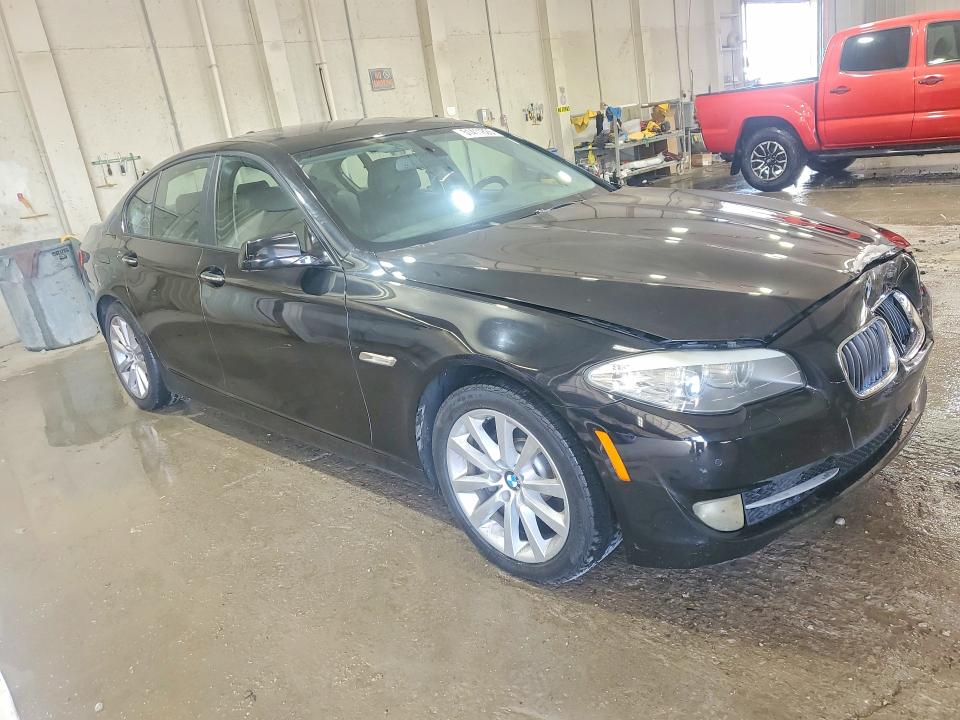 51411826 :رقم المزاد ، WBAFR1C56BDV81512 vin ، 2011 Bmw 528 مزاد بيع