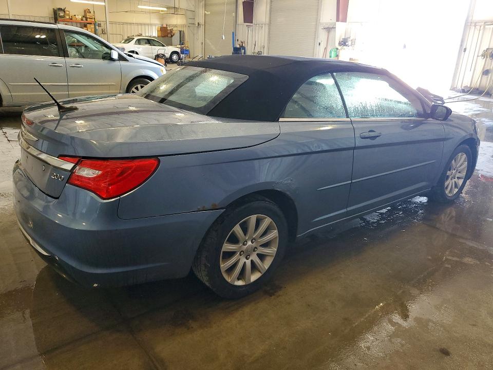 49265366 :رقم المزاد ، 1C3BC2EG2BN589421 vin ، 2011 Chrysler 200 مزاد بيع