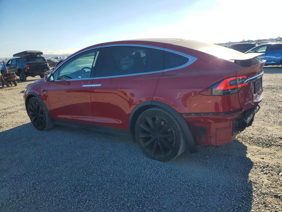 48927946 :رقم المزاد ، 5YJXCBE25JF122139 vin ، 2018 Tesla Model X مزاد بيع