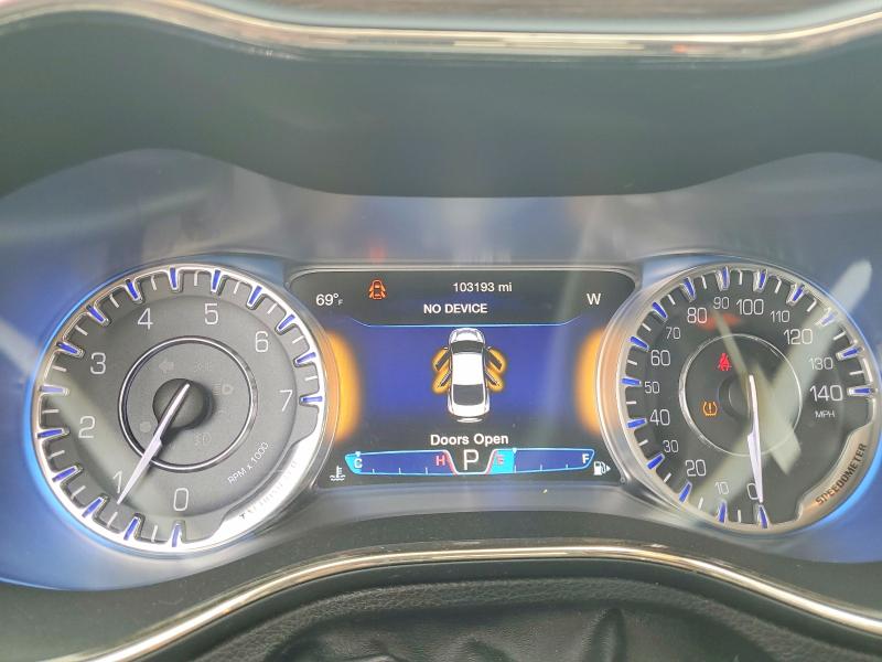 49687036 :رقم المزاد ، 1C3CCCEG1FN620402 vin ، 2015 Chrysler 200 مزاد بيع