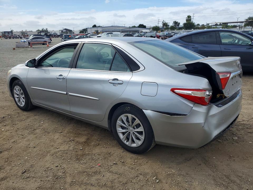 49441176 :رقم المزاد ، 4T1BF1FK1FU039537 vin ، 2015 Toyota Camry مزاد بيع