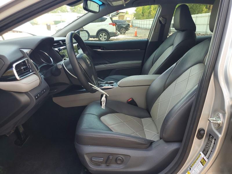 50085296 :رقم المزاد ، 4T1B11HK5JU105754 vin ، 2018 Toyota Camry مزاد بيع