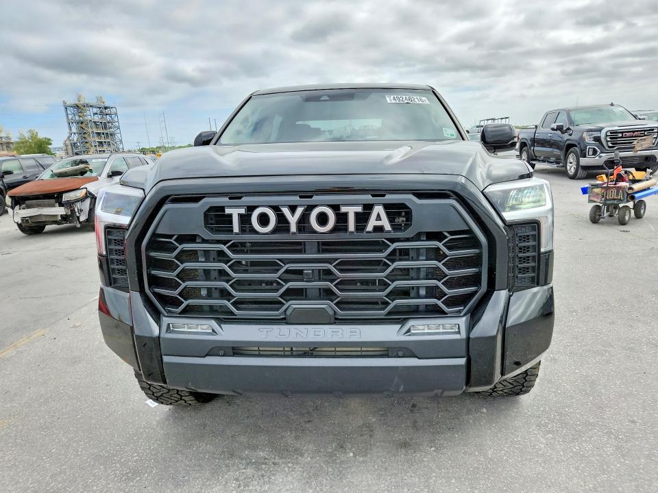 Продажа на аукционе авто 2022 Toyota Tundra, vin: 5TFLA5DBXNX032343, номер лота: 49246216